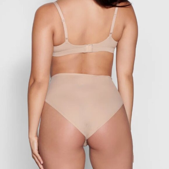 NWT SKIMS fits everybody cheeky brief in clay - Picture 2 of 5